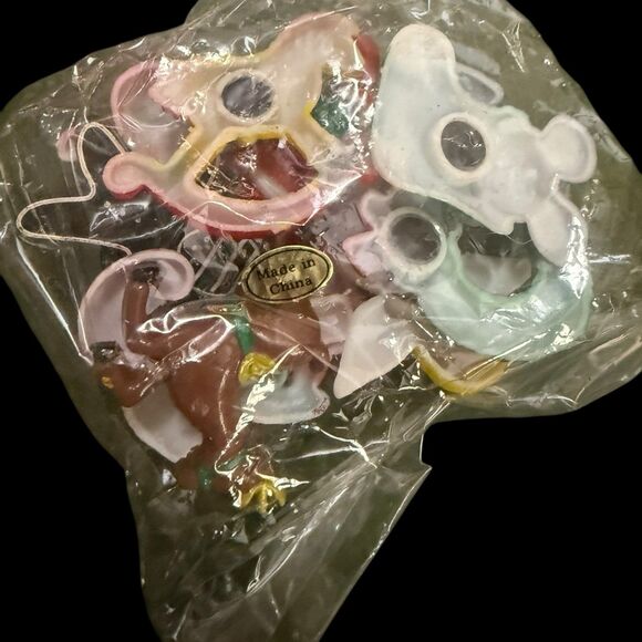 J.S.N.Y. Christmas Tin with Holiday Refrigerator Magnets Set Vintage Style NOS - Picture 3 of 8